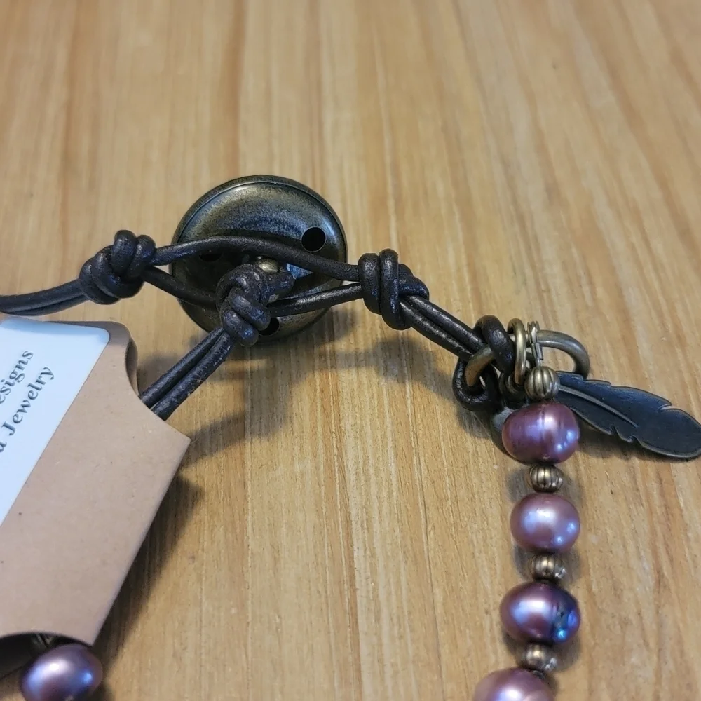 NEW Amalie Peters Brown Leather Burgundy Pearl Button Feather Boho Bracelet - Picture 5 of 9